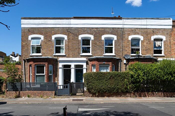 2 Bedroom Flat For Sale In Thorpedale Road, London, N4