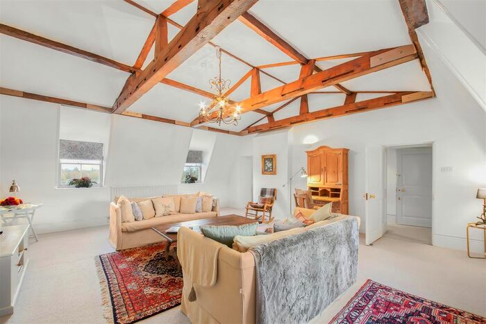 1 Bedroom Flat To Rent In The Green, Hampton Court Road, East Molesey, KT8