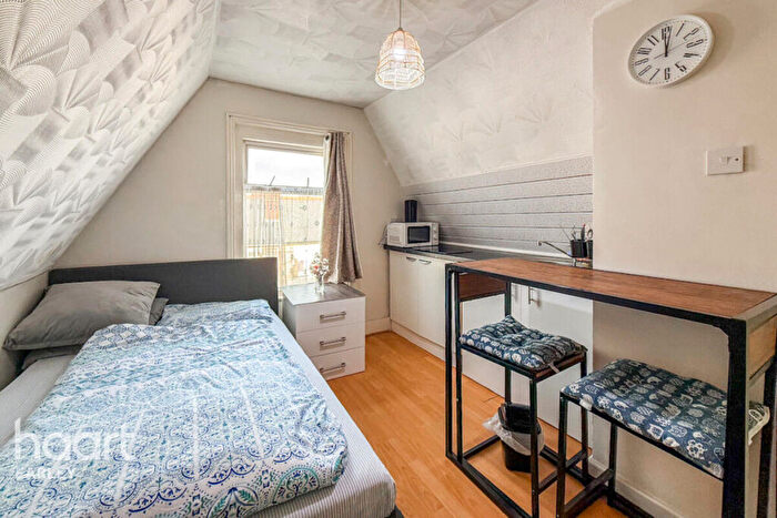 Studio To Rent In Radstock Road, Reading, RG1