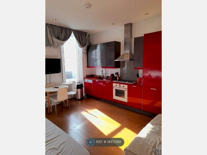 2 Bedroom Flat To Rent In Guilford Street, London, WC1N