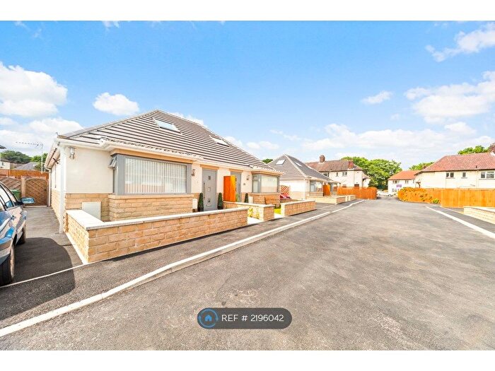 3 Bedroom Bungalow To Rent In Redesdale Grove, Leeds, LS16