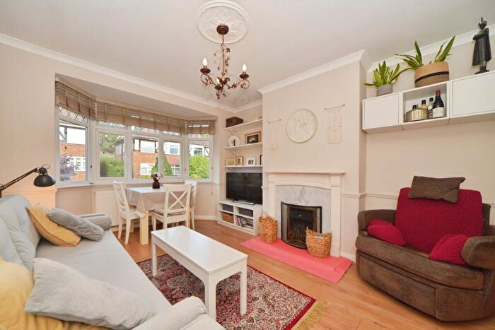 2 Bedroom Maisonette For Sale In Mill Vale, Bromley, BR2