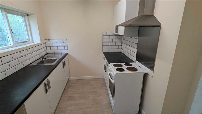 1 Bedroom Flat To Rent In Thurlow Road, Torquay, TQ1