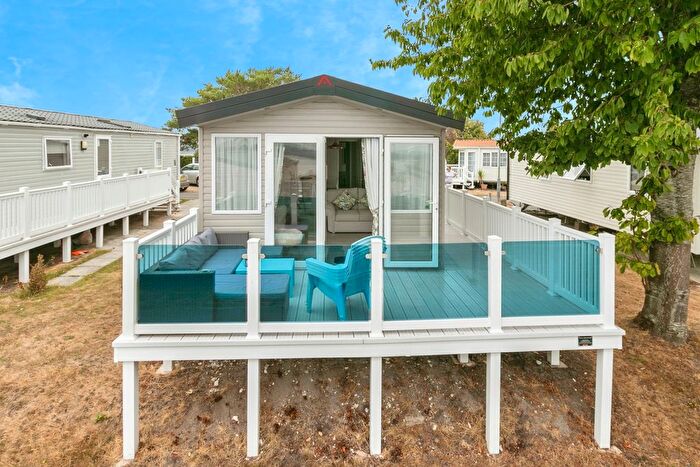 3 Bedroom Mobile/park Home For Sale In Pine Ridge, Rockley Park, Poole, Dorset, BH15