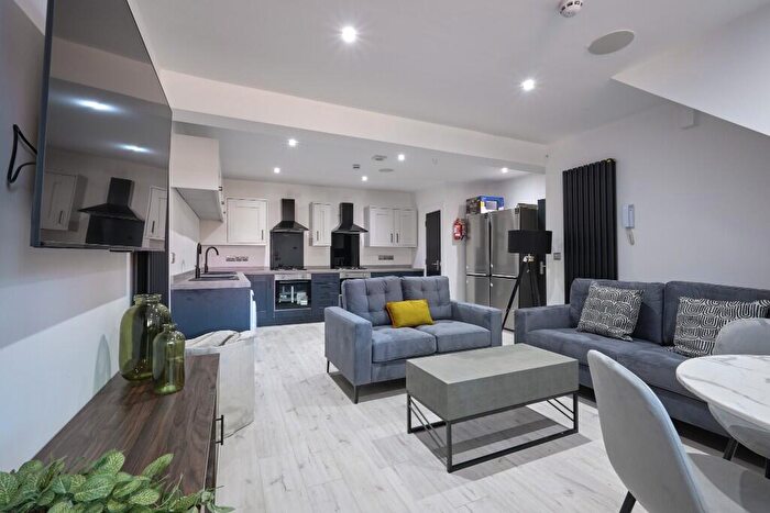 6 Bedroom House Of Multiple Occupation To Rent In Cromwell Street, Swansea, Wales, SA1
