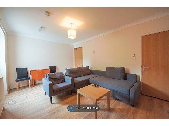5 Bedroom End Terrace House To Rent In Blenheim Gardens, Reading, RG1