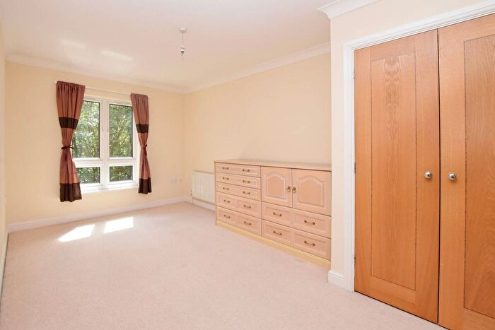 2 Bedroom Flat To Rent In Metropolitan Place, Watford, WD18