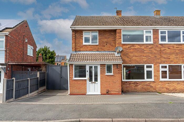 3 Bedroom Semi-Detached House To Rent In St. Ives Road, Wigston, Leicester, LE18