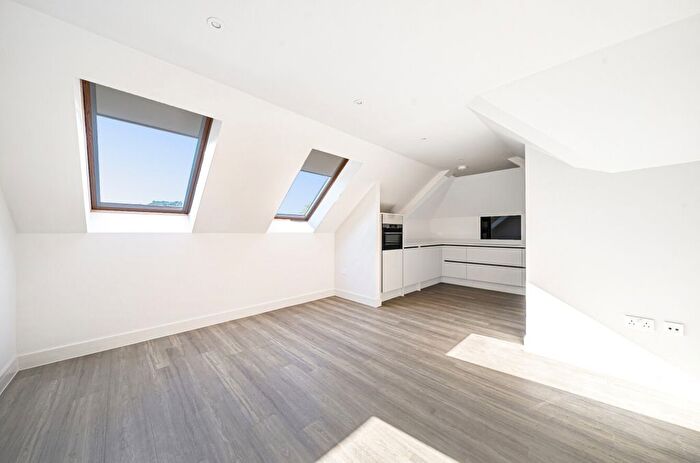 2 Bedroom Flat For Sale In Hyde Street, Winchester, Hampshire, SO23