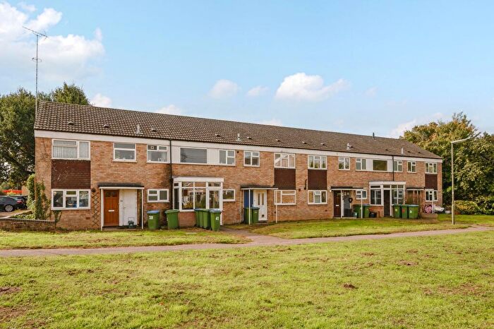 1 Bedroom Flat For Sale In Bennett Close, Cobham, KT11