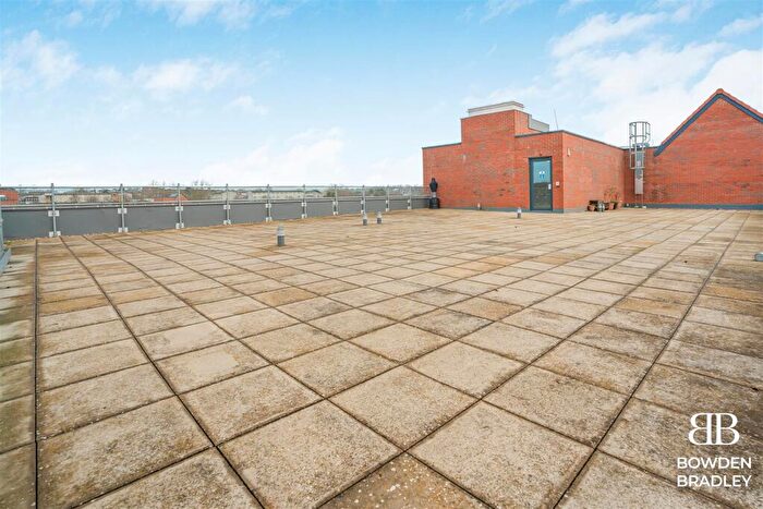 1 Bedroom Apartment For Sale In Marine Crescent, Hainault, IG6