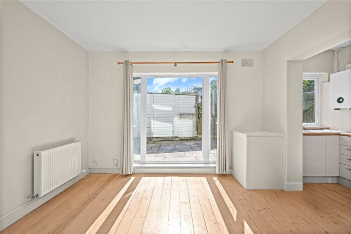 1 Bedroom Apartment For Sale In Ivydale Road, Nunhead, SE15
