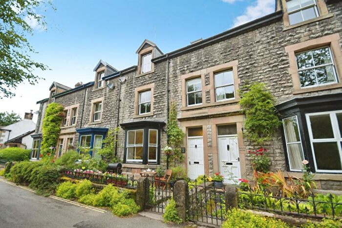4 Bedroom Town House For Sale In Millers Dale, Buxton, SK17