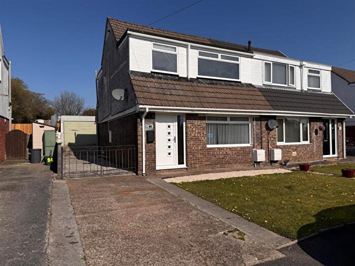 3 Bedroom Semi-Detached House For Sale In Teglan Park, Ammanford, SA18