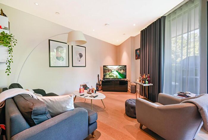 2 Bedroom Apartment To Rent In Altissima House, London, SW11