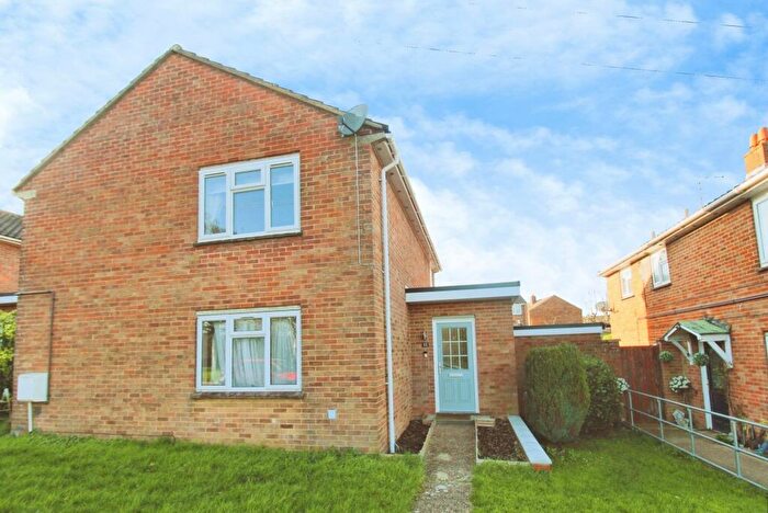 2 Bedroom Flat For Sale In Jewell Close, Salisbury, SP1
