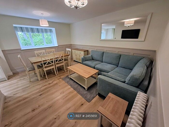2 Bedroom Flat To Rent In Pinefield, Bristol, BS9