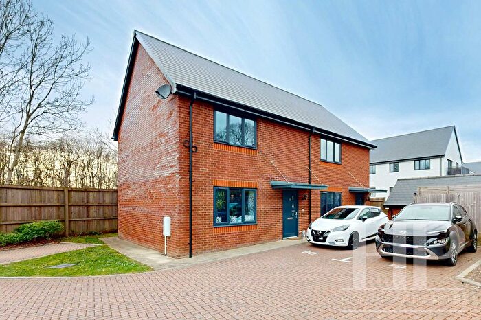 2 Bedroom Maisonette For Sale In Long Lane, Handcross, RH17