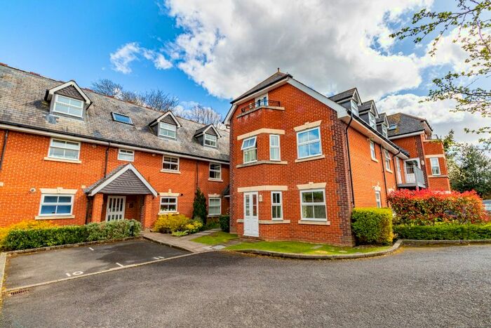 2 Bedroom Flat To Rent In Junction Road, Andover, SP10