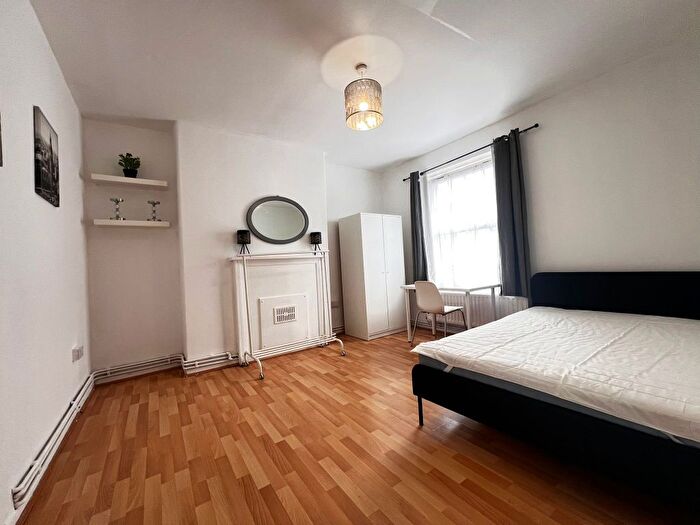 3 Bedroom Flat For Sale In Coate Street, London, E2
