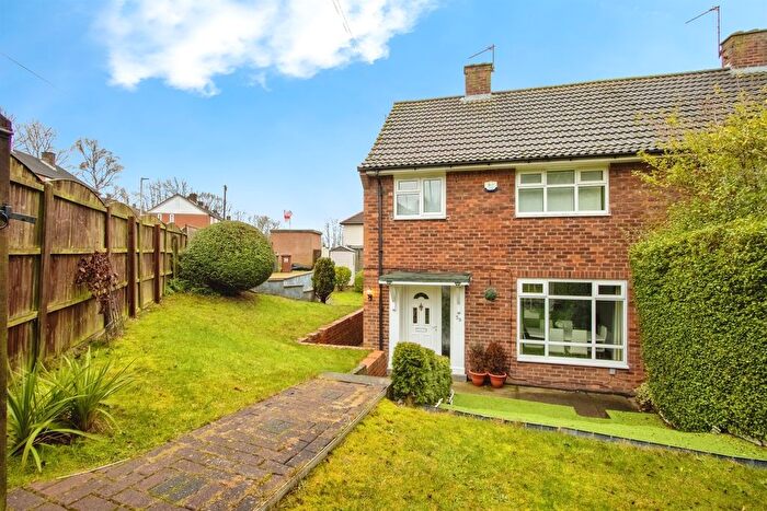 3 Bedroom Semi Detached House For Sale In Monkswood Hill, Leeds, LS14