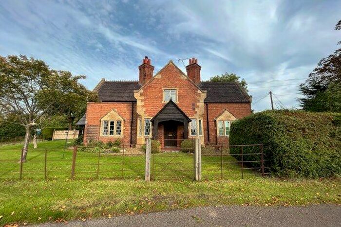 2 Bedroom Cottage To Rent In Lower Clopton Cottages, Stratford-Upon-Avon, CV37