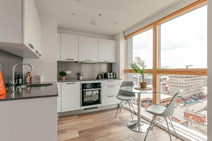 Studio To Rent In Queen Street, Maidenhead, Berkshire, SL6