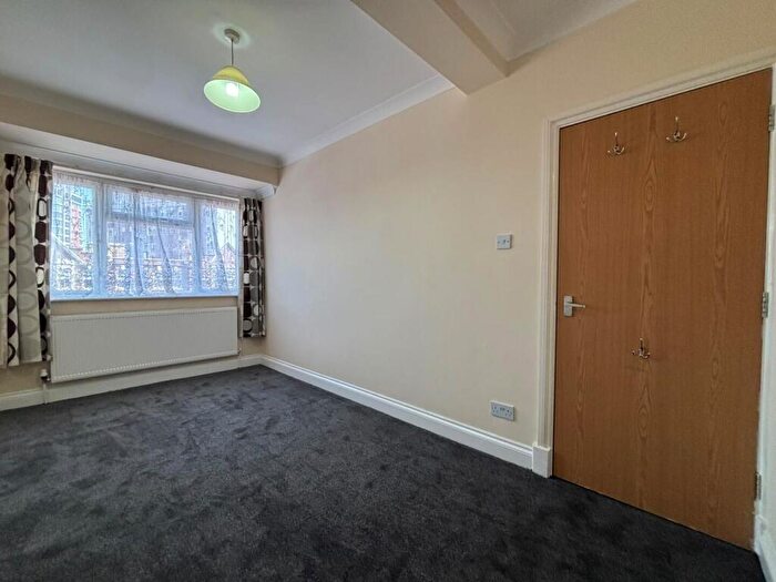 2 Bedroom Apartment To Rent In Cranbrook Road, Ilford, IG2
