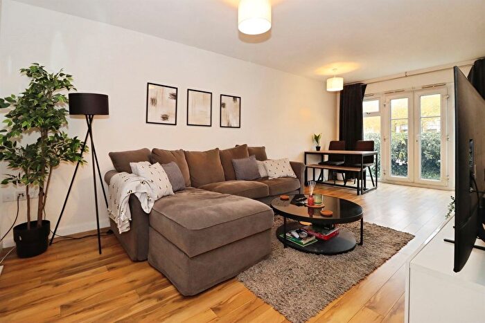 1 Bedroom Flat For Sale In Whistle Road, Mangotsfield, Bristol, BS16