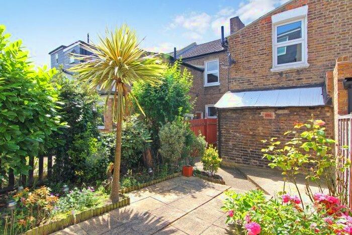2 Bedroom Property To Rent In Russell Road, London, SW19