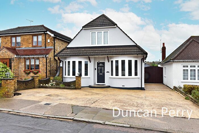 4 Bedroom Detached House For Sale In Beech Avenue, Enfield, EN2