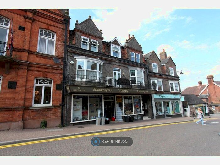 3 Bedroom Flat To Rent In High Street, Tring, HP23