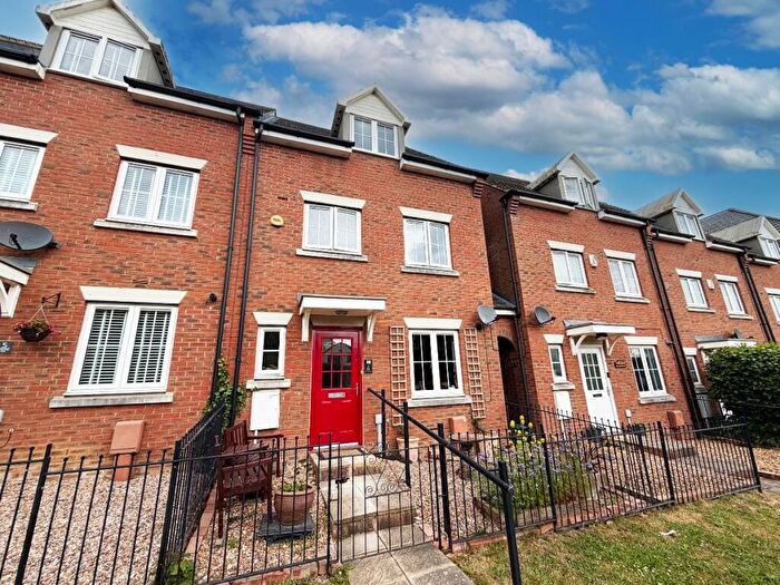 4 Bedroom Town House For Sale In Flaxlands Row, Olney, MK46