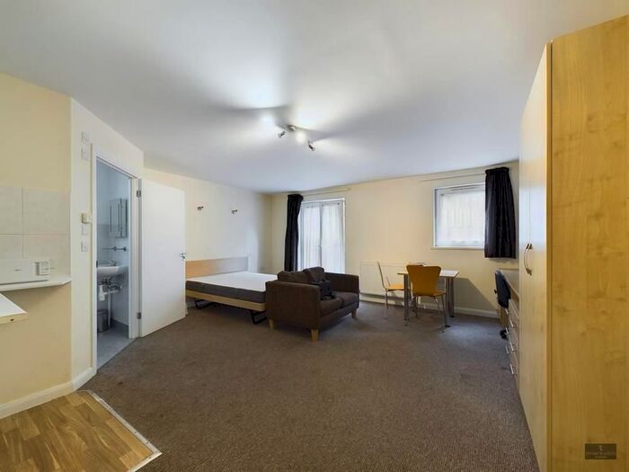 1 Bedroom Flat To Rent In Looe Road, Exeter, EX4