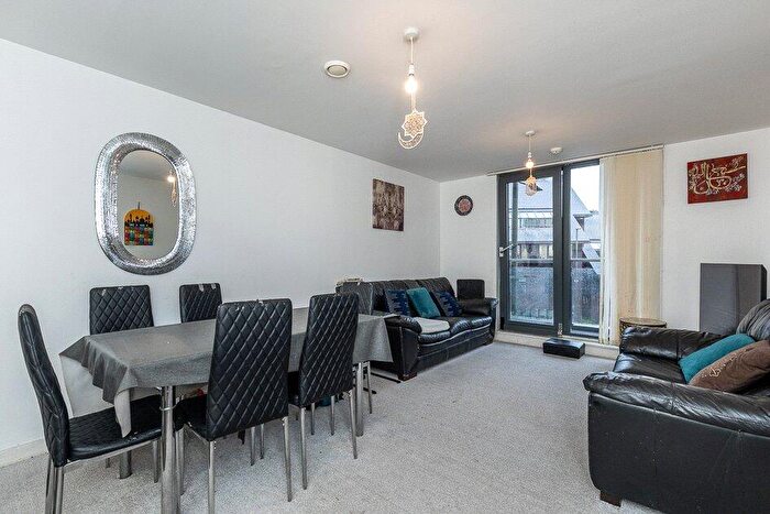 2 Bedroom Apartment For Sale In Queensway, Redhill, Surrey, RH1