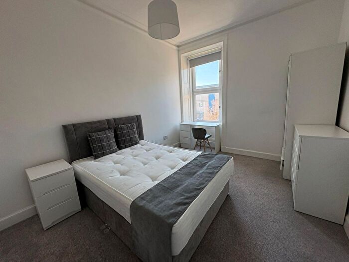 2 Bedroom Flat To Rent In Erskine Street, Stobswell, Dundee, DD4