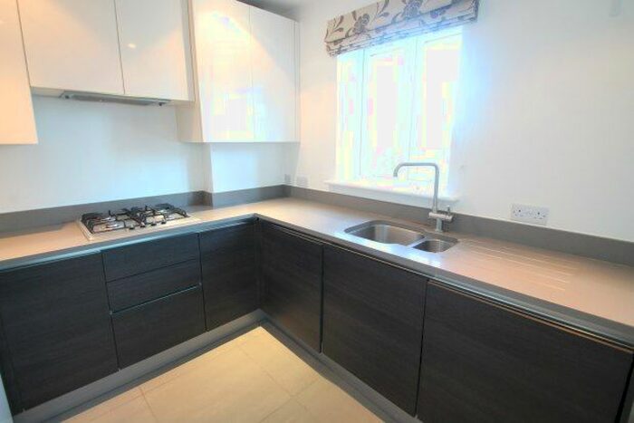 2 Bedroom Flat To Rent In Cumberland Road, Bromley, BR2