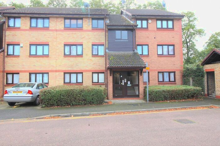 2 Bedroom Flat To Rent In Waterside Close, Barking, IG11