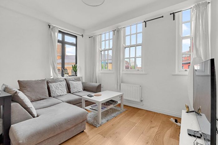 1 Bedroom Flat To Rent In Chapel Yard, Wandsworth, SW18