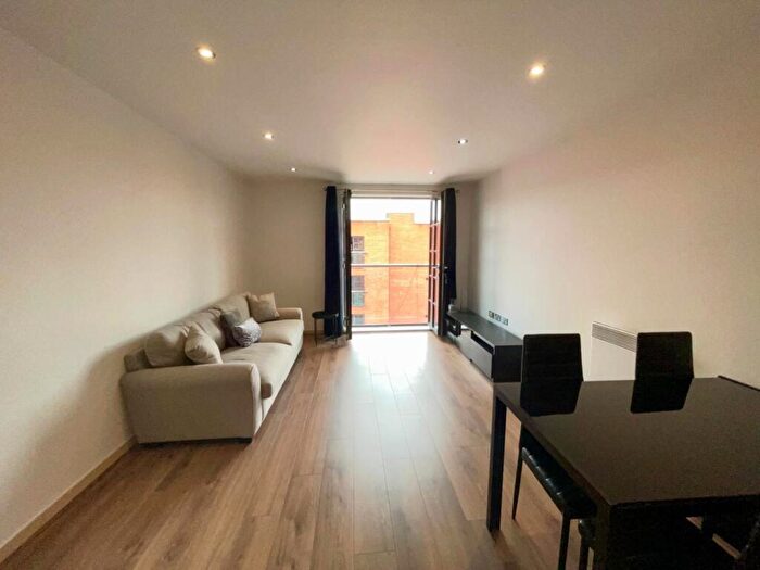 2 Bedroom Apartment To Rent In St. Pauls Place, St. Pauls Square, Birmingham, West Midlands, B3
