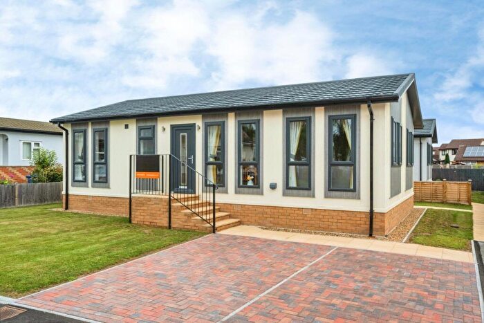 2 Bedroom Park Home For Sale In Palm Grove Court, Doncaster, Doncaster, DN8
