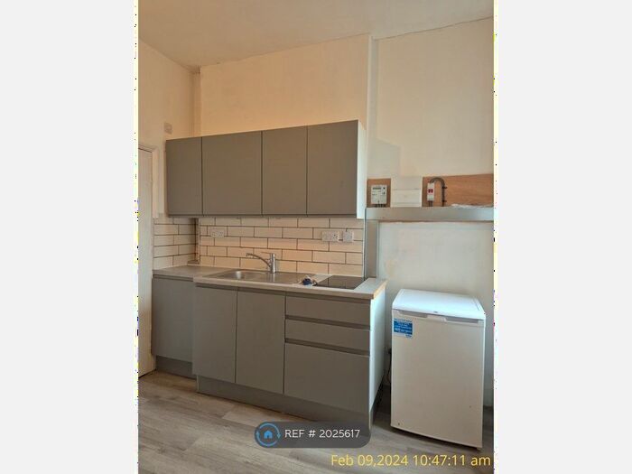 Studio To Rent In Croxted Road, London, SE24