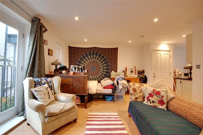 Studio To Rent In Chertsey, Surrey, KT16