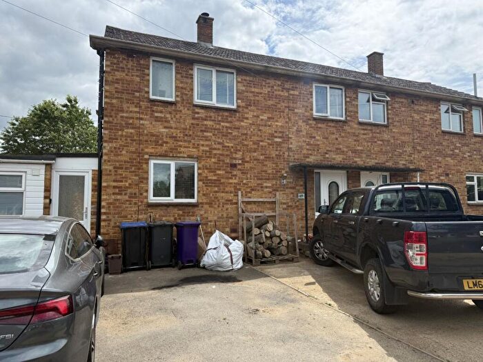 3 Bedroom Semi Detached House For Sale In Burford Way, Hitchin, SG5