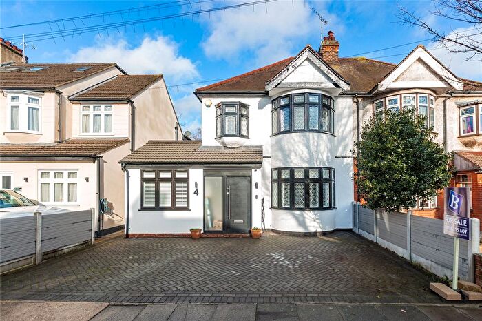 3 Bedroom Semi Detached House For Sale In Western Avenue, Gidea Park, RM2