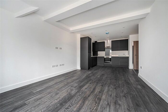 2 Bedroom Flat To Rent In The Broadway, St. Peters Street, St. Albans, Hertfordshire, AL1