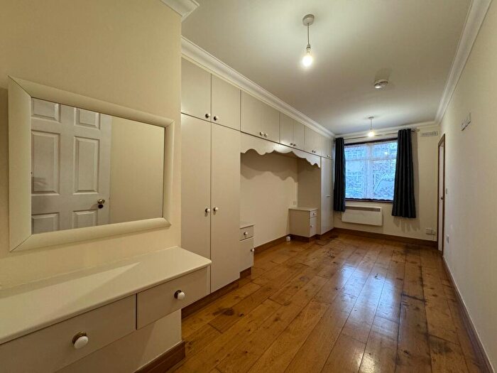 1 Bedroom Flat To Rent In Constable Gardens, Edgware, HA8