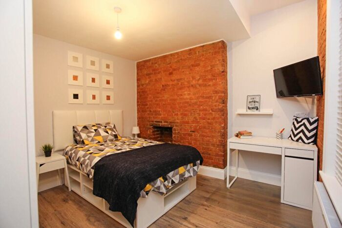 Studio To Rent In Room, King Street, Luton, Bedfordshire, LU1
