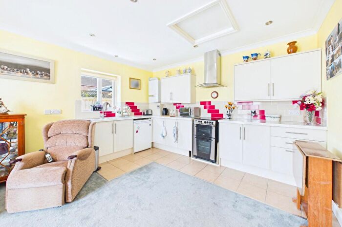 6 Bedroom Detached House For Sale In Insley Crescent, Broadstone, Dorset, BH18 - Photo 9