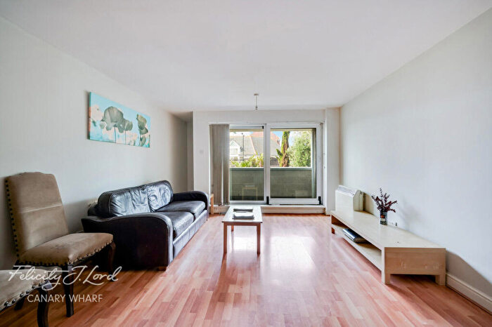 2 Bedroom Apartment To Rent In Lowestoft Mews, London, E16